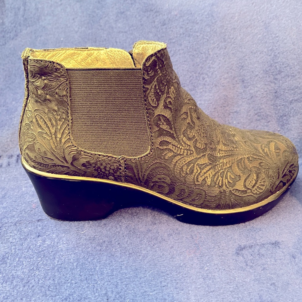 FINAL SALE: Algeria Ever Black Embossed Paisley Boots